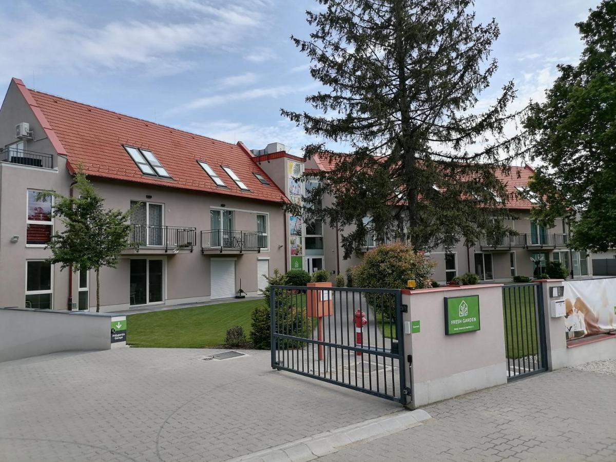Appartamento Kapitány apartman Siófok Esterno foto